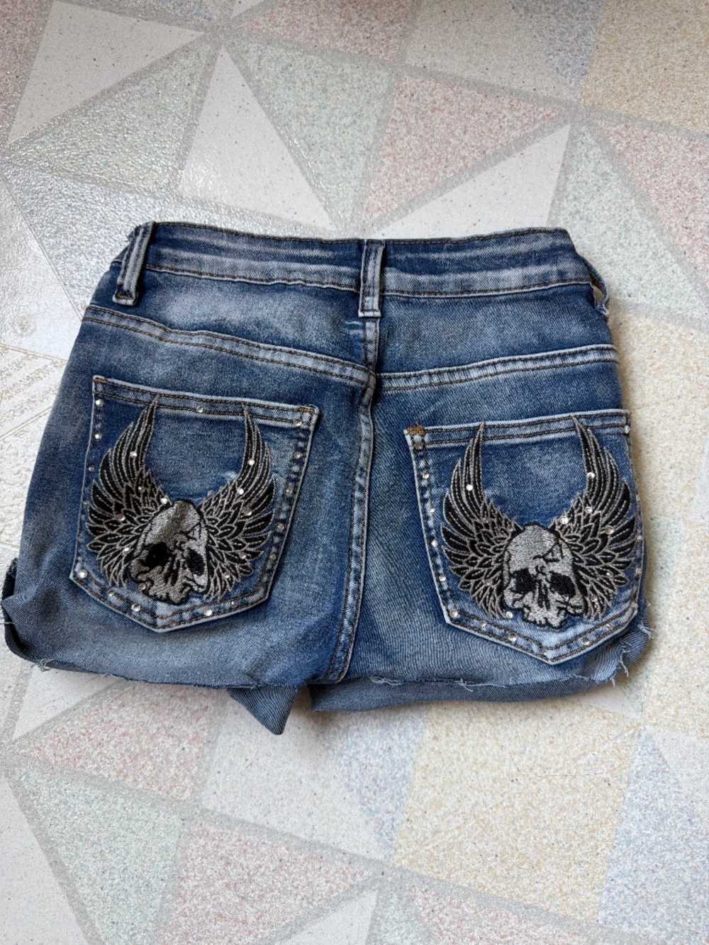 Jean shorts with design on pockets